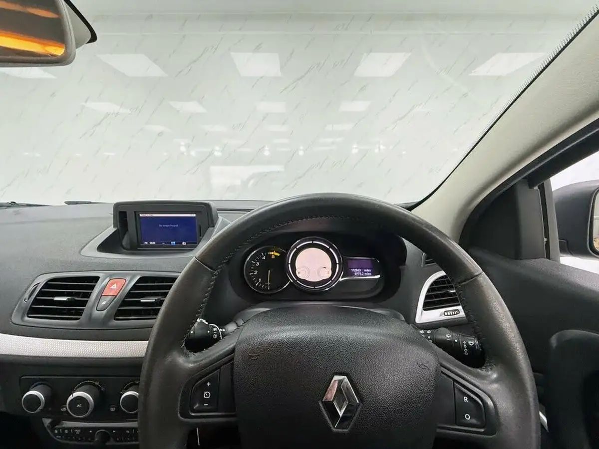 2010-renault-megane-15td-dynamique-tom-tom-15dci-106bhp-coupe-2d-big-16