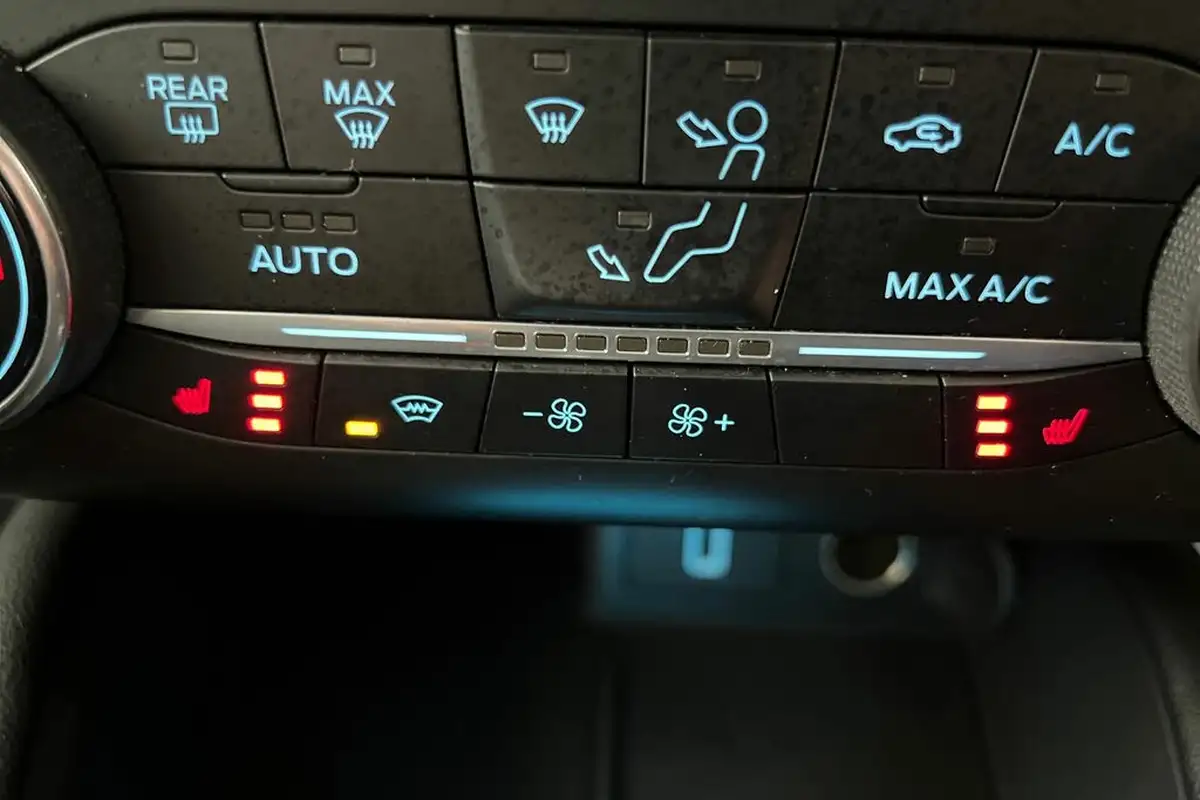 2019-ford-focus-10t-titanium-x-hatchback-big-33