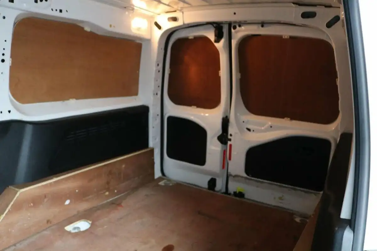 2019-peugeot-partner-15-bluehdi-1000-professional-100ps-eu6dt-panel-big-15