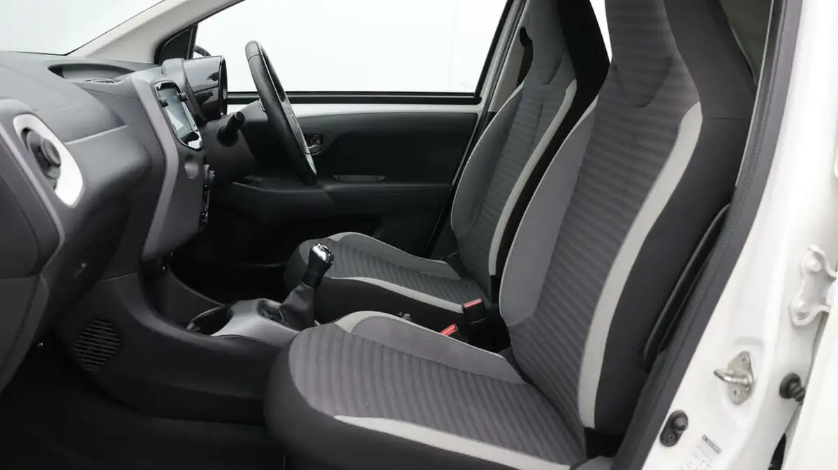2019-toyota-aygo-10-vvt-i-x-play-big-14
