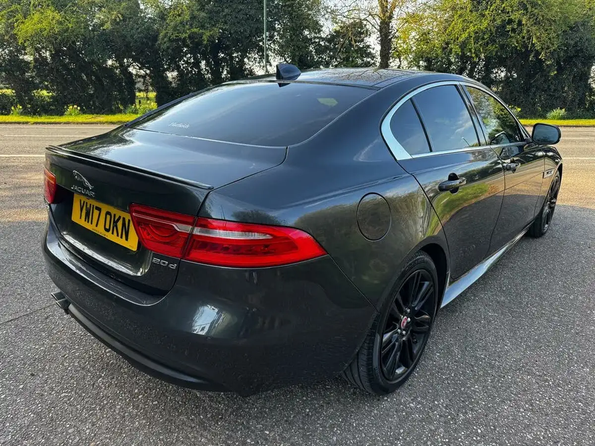 2017-jaguar-xe-20d-r-sport-180ps-ss-1999cc-big-11