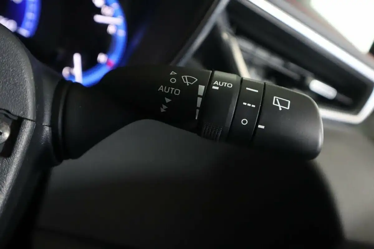 2021-toyota-corolla-18-vvt-i-excel-trk-touring-sports-big-14
