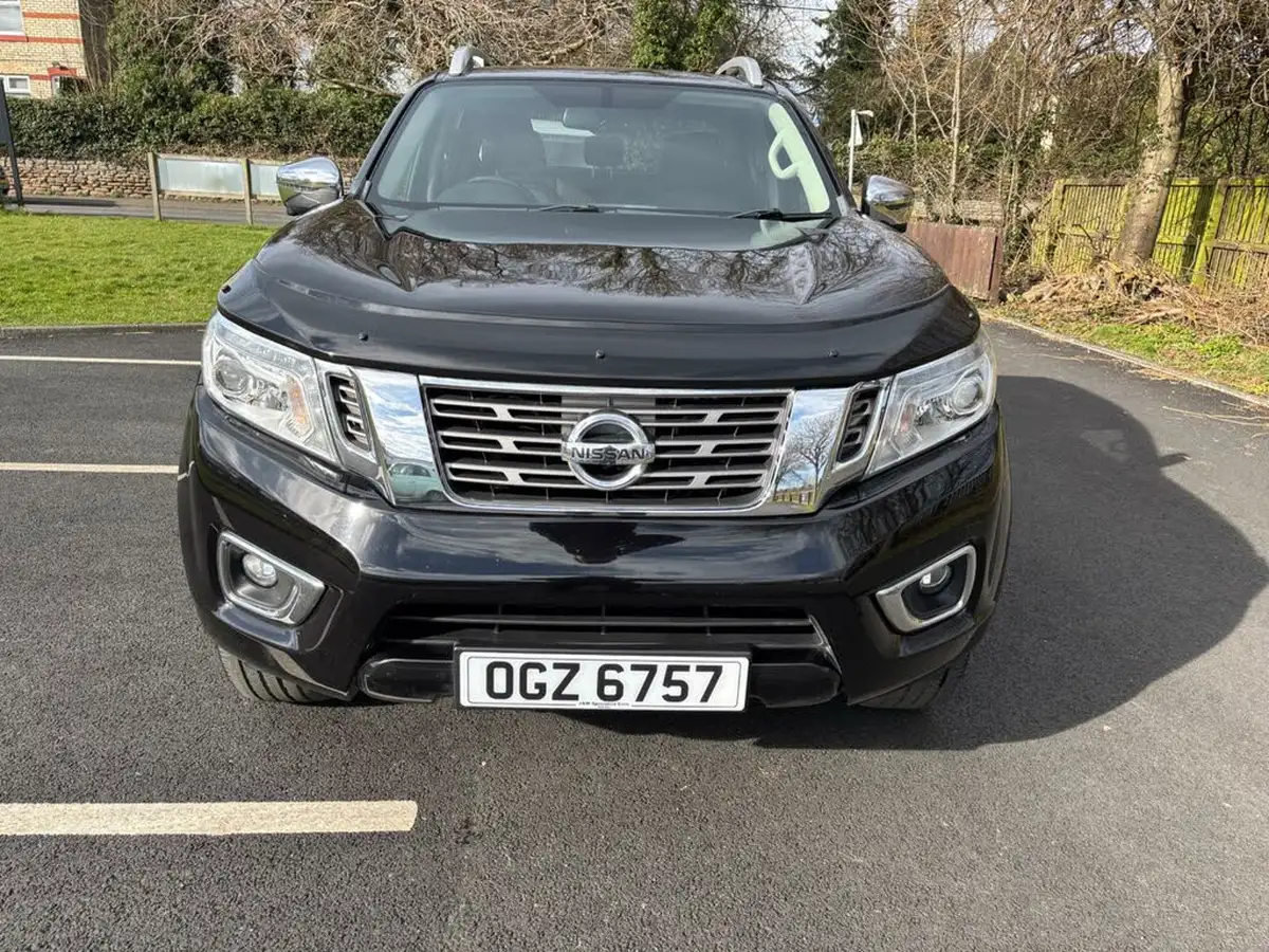 2019-nissan-navara-23dci-tekna-auto-big-1