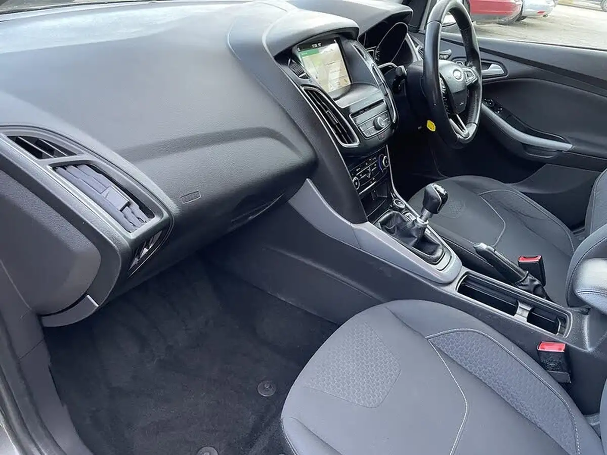 2018-ford-focus-10t-zetec-edition-125ps-hatchback-big-31