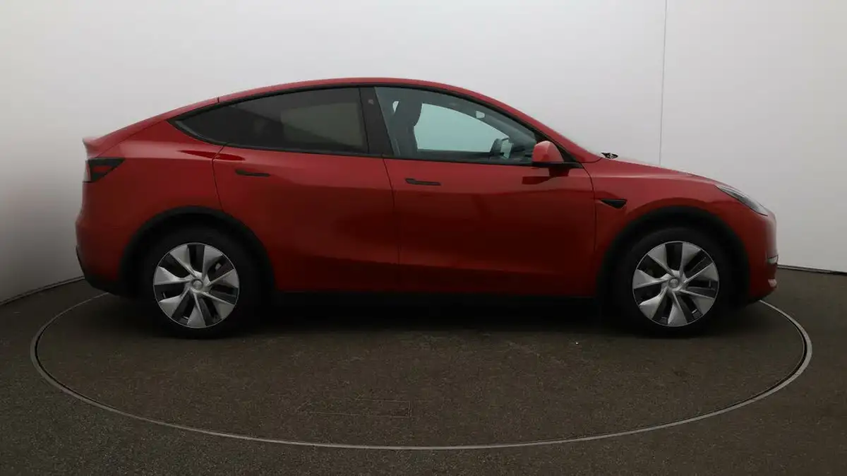 2022-tesla-model-y-e-long-range-big-41