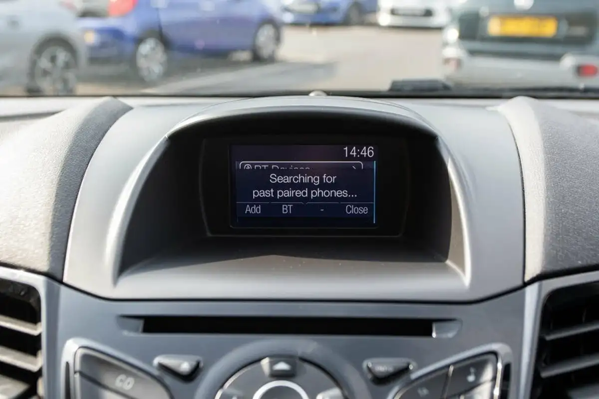 2016-ford-fiesta-10t-zetec-100ps-ecoboost-ss-3d-big-24