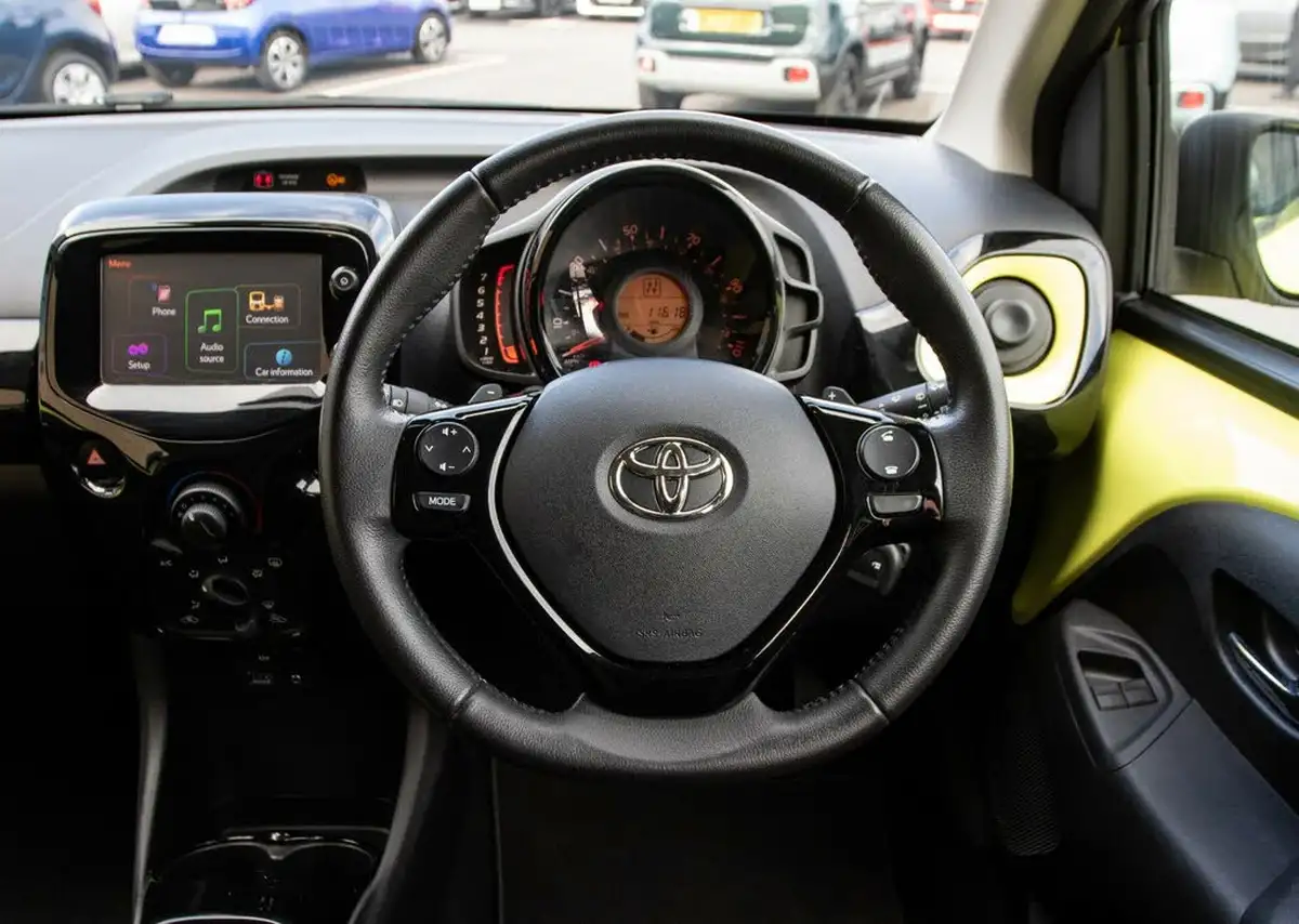 2017-toyota-aygo-10-vvt-i-x-cite-2-cyan-5d-x-shift-big-20