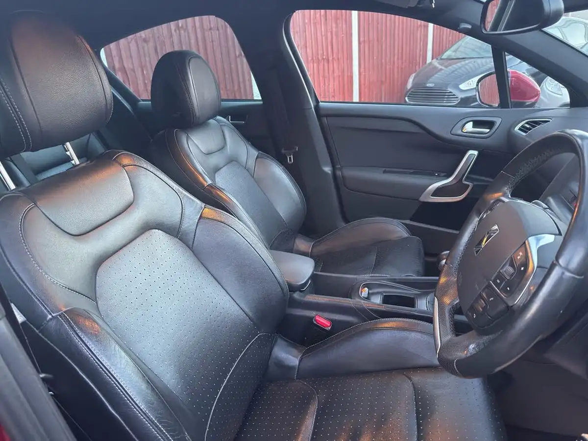 2012-citroen-ds4-20hdi-dsport-big-14
