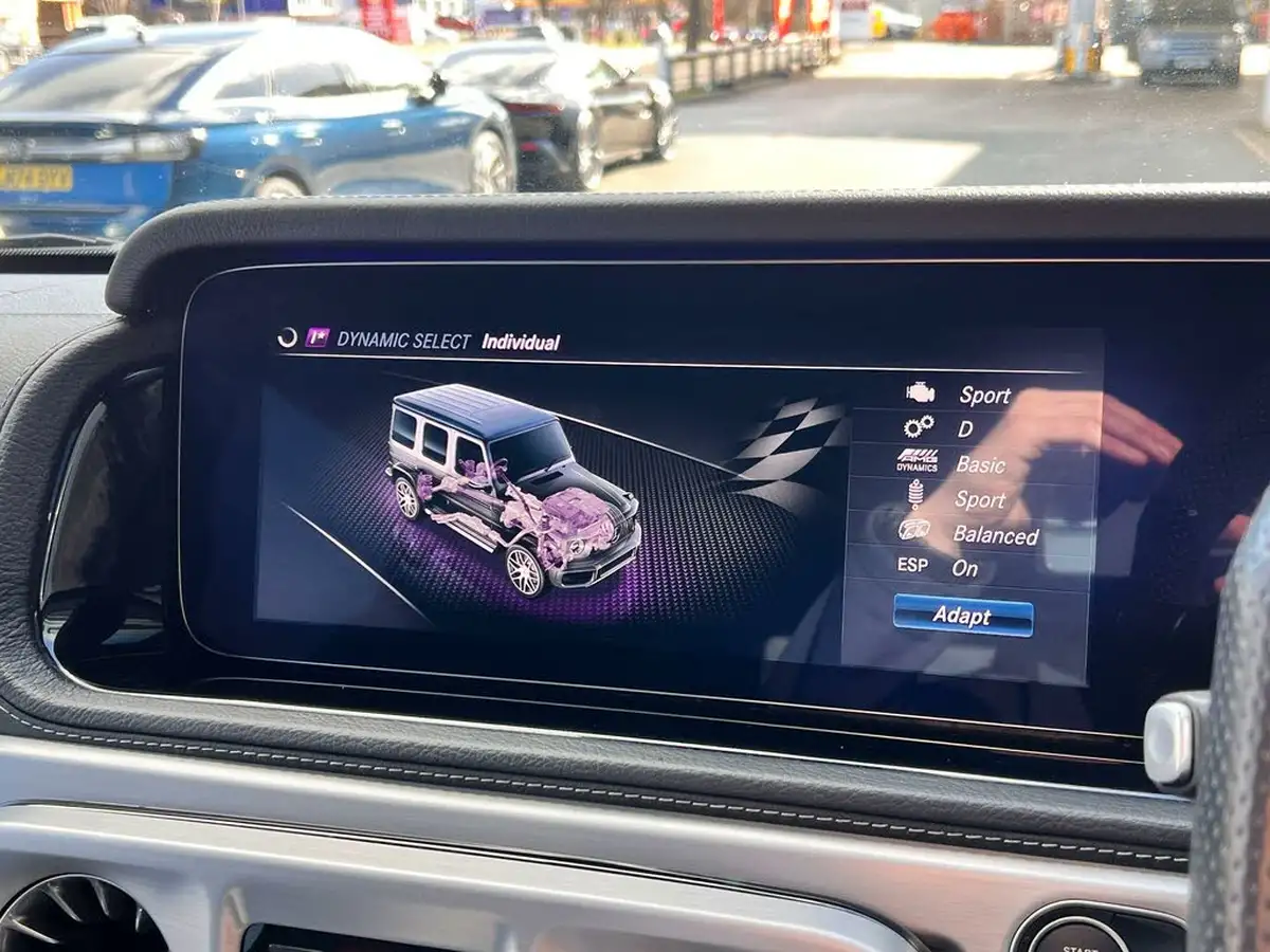 2021-mercedes-benz-g-class-40-g63-amg-big-61