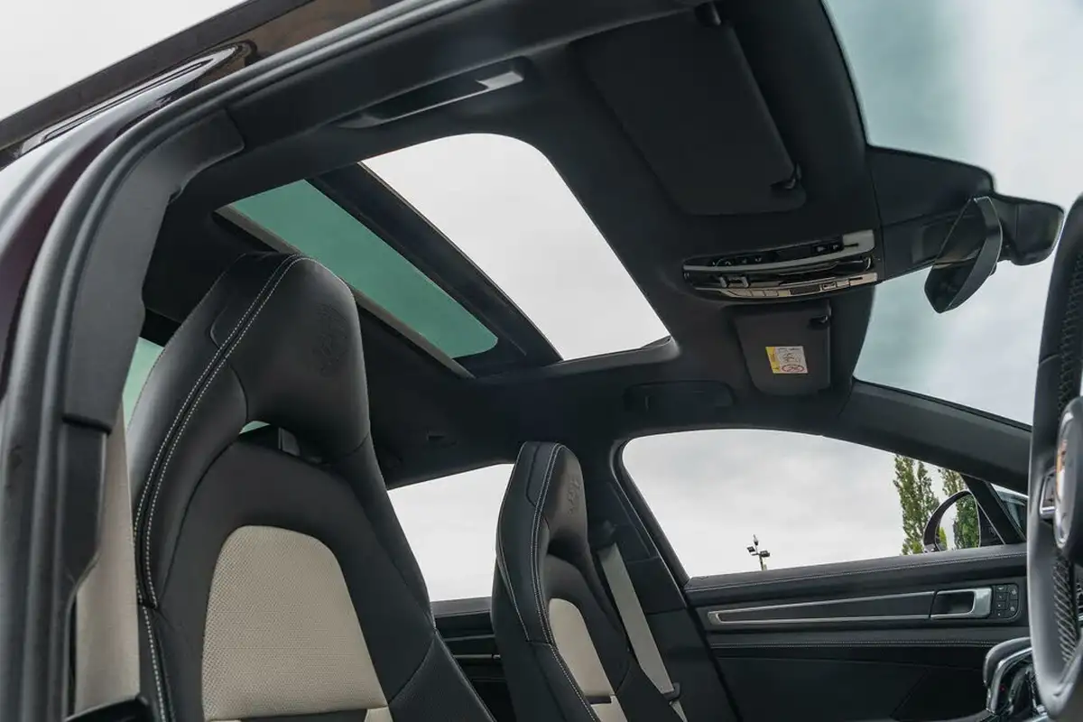 2022-porsche-panamera-30-4-e-hybrid-platinum-edition-sport-turismo-big-3