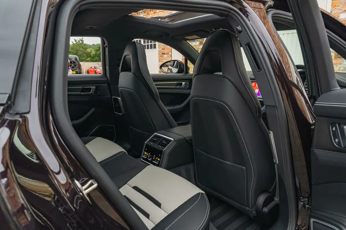 2022-porsche-panamera-30-4-e-hybrid-platinum-edition-sport-turismo-big-26