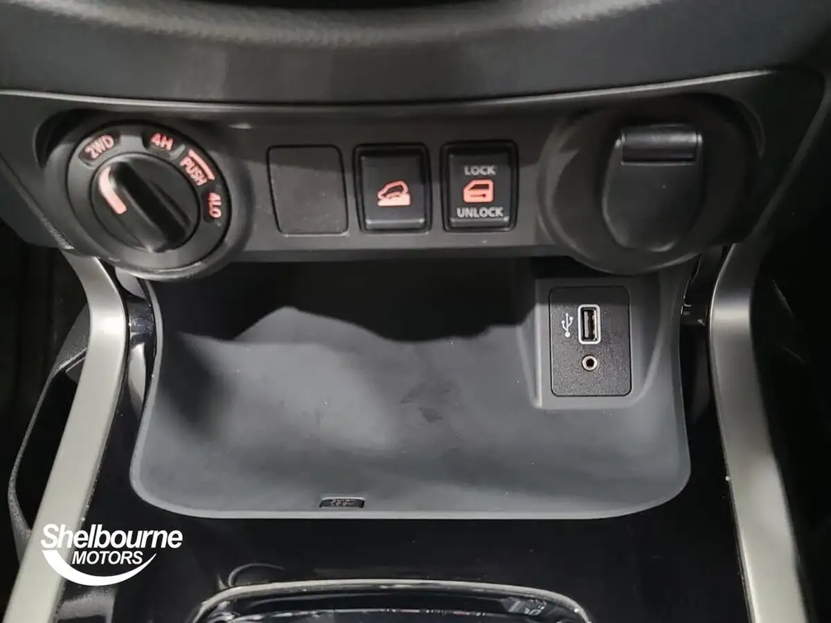 2021-nissan-navara-23dci-tt-tekna-8-navileather-auto-big-33