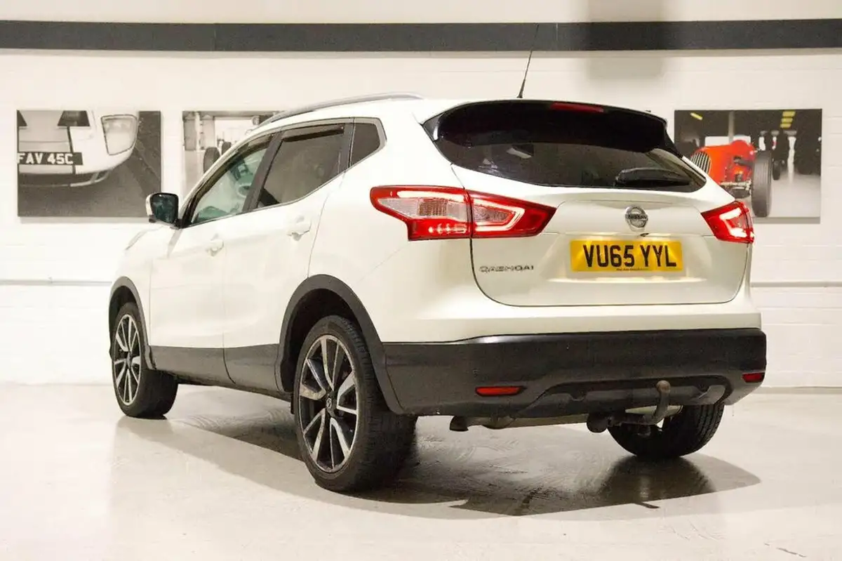 2015-nissan-qashqai-16dci-tekna-big-4