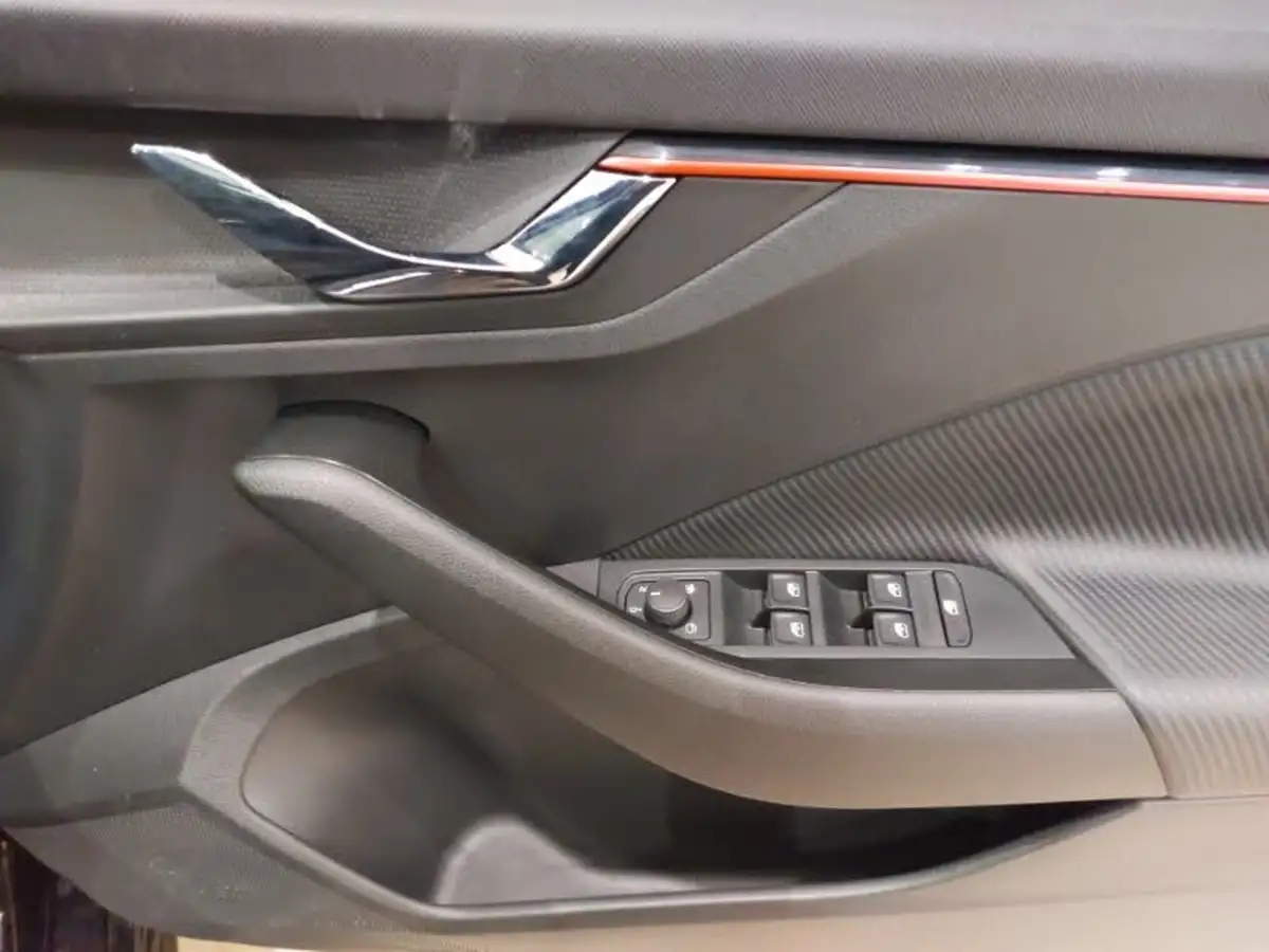 2024-skoda-kamiq-10-tsi-monte-carlo-116ps-dsg-big-9