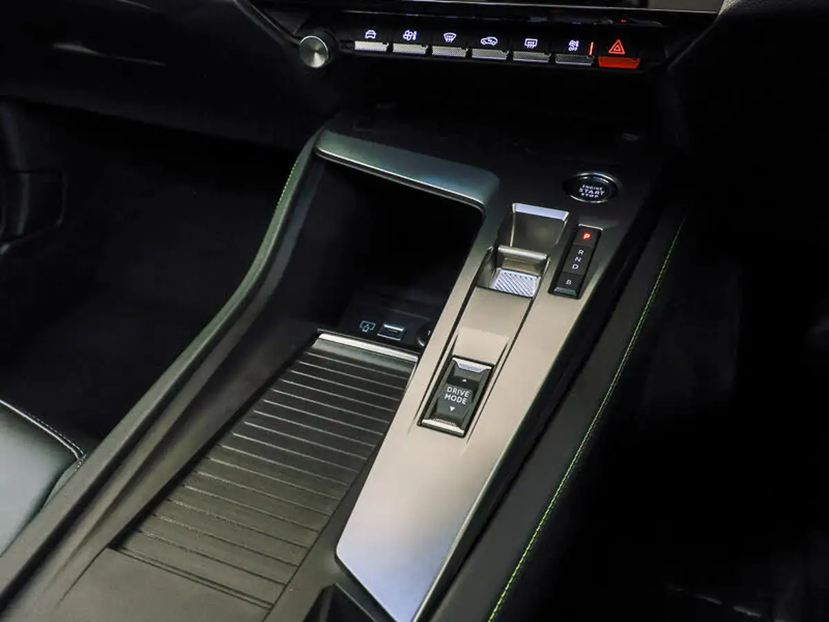 2024-peugeot-308-sw-e-gt-big-16