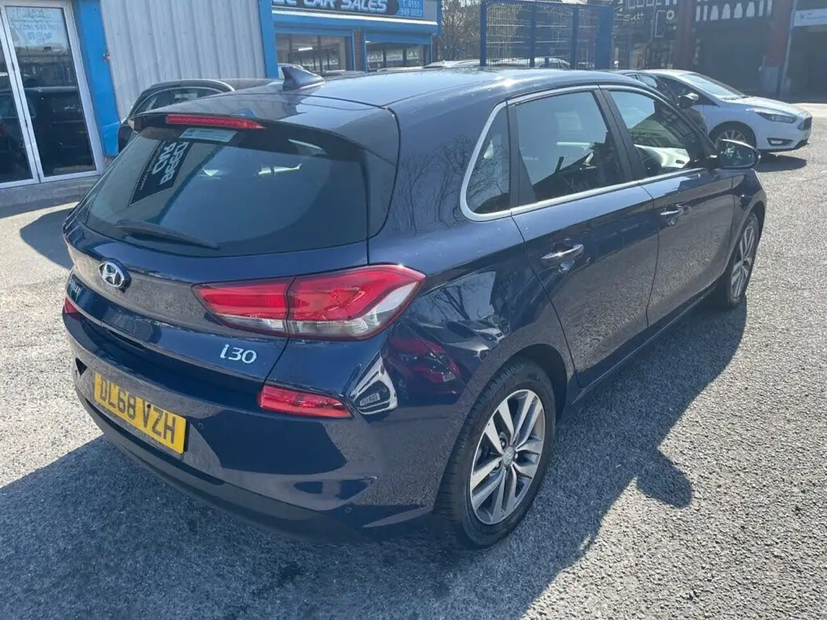 2018-hyundai-i30-10-t-gdi-se-hatchback-big-2