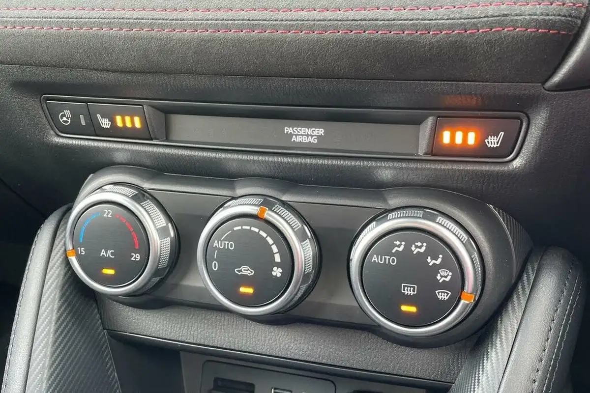 2023-mazda-mazda2-15-e-skyactiv-g-homura-aka-115ps-big-9
