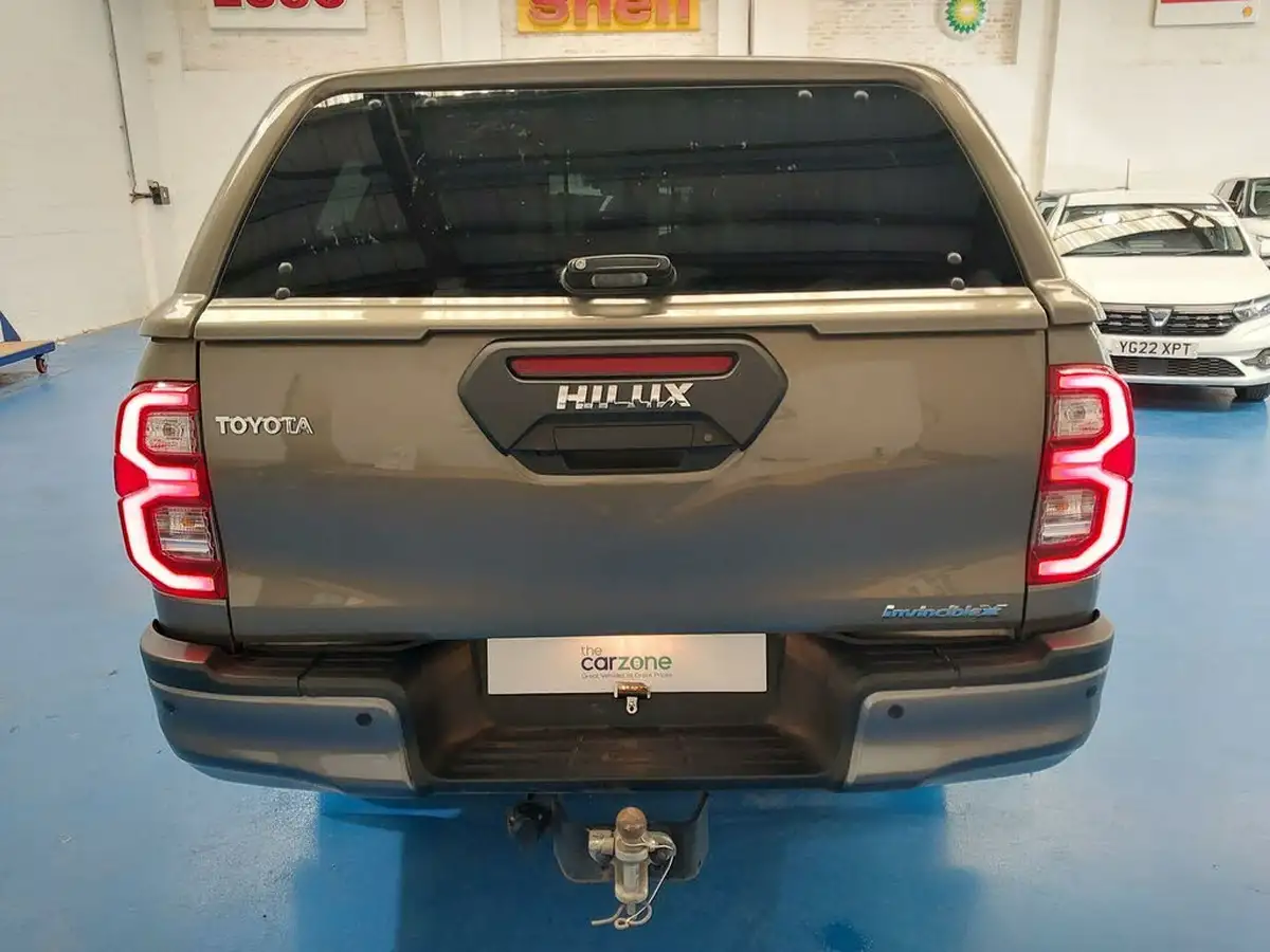 2021-toyota-hi-lux-28d-4d-invincible-x-at35-204hpeu6dt-e-big-3