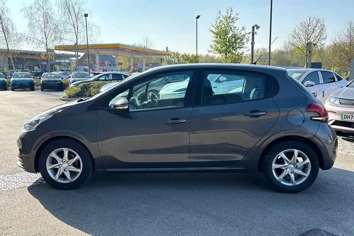 2018-peugeot-208-12-puretech-active-82bhp-ss-big-24