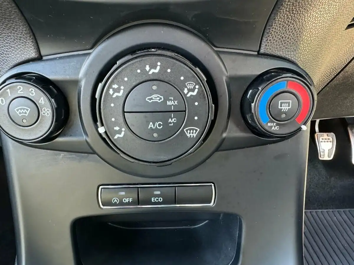 2017-ford-fiesta-10t-st-line-125ps-3d-big-32