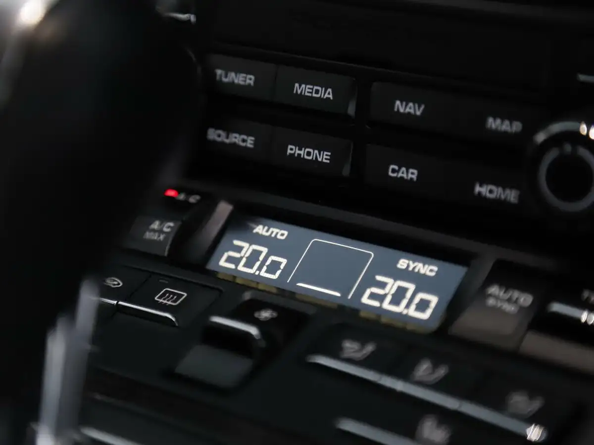2016-porsche-911-38-turbo-s-coupe-big-34