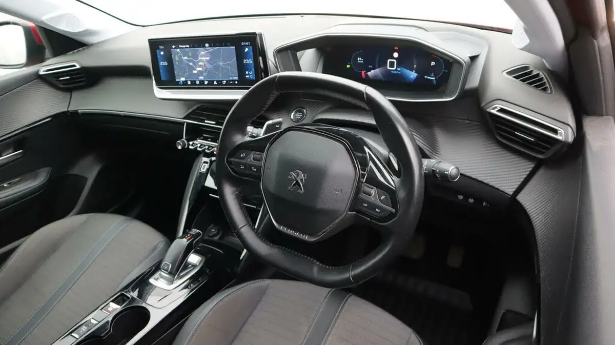 2020-peugeot-208-12-puretech-allure-100bhp-eat8-big-9