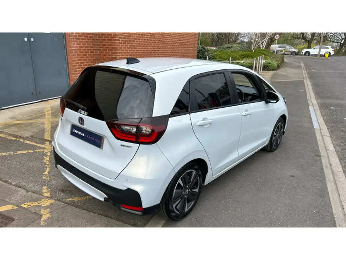2023-honda-jazz-15-i-mmd-advance-big-32