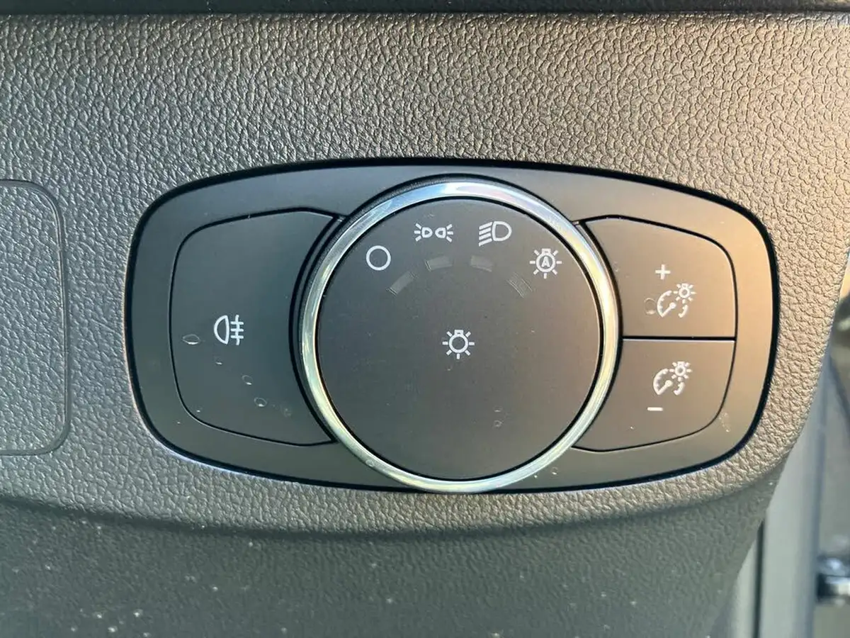 2023-ford-focus-23t-st-hatchback-big-33