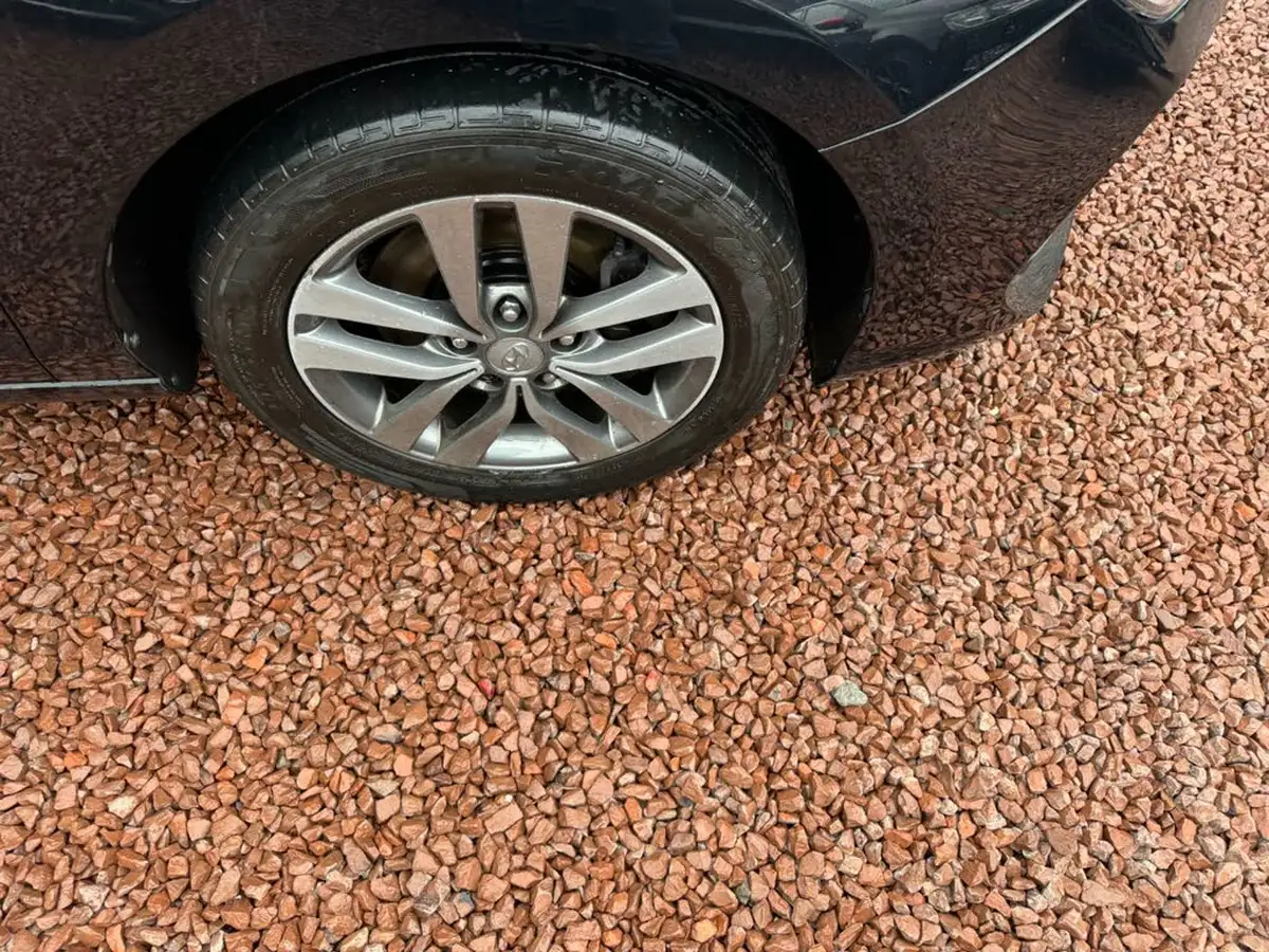 2018-hyundai-i30-10-t-gdi-se-nav-hatchback-big-9
