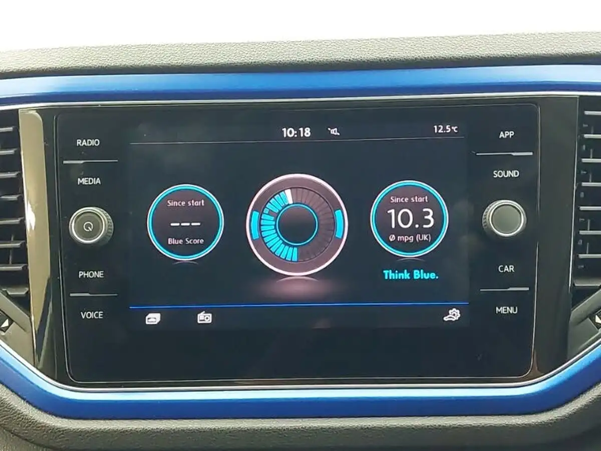 2018-volkswagen-t-roc-10-tsi-design-ss-big-10
