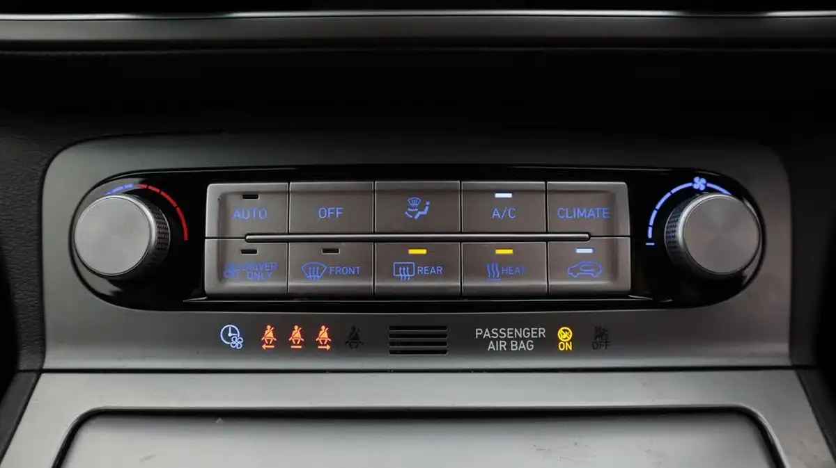2022-hyundai-kona-e-ultimate-big-12