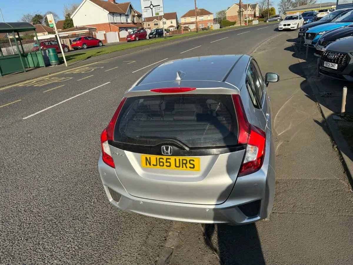 2015-honda-jazz-13-i-vtec-se-big-3