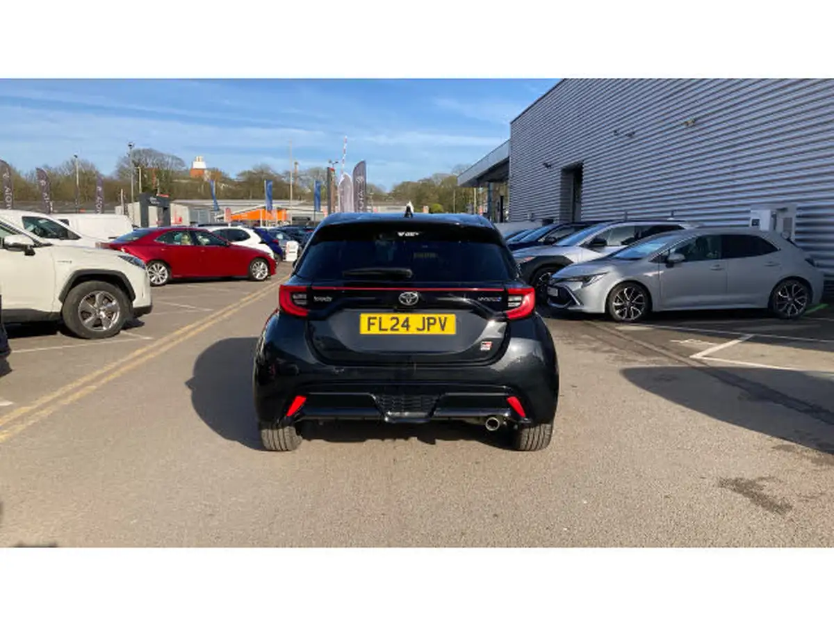 2024-toyota-yaris-15-vvt-i-gr-sport-114bhp-big-18