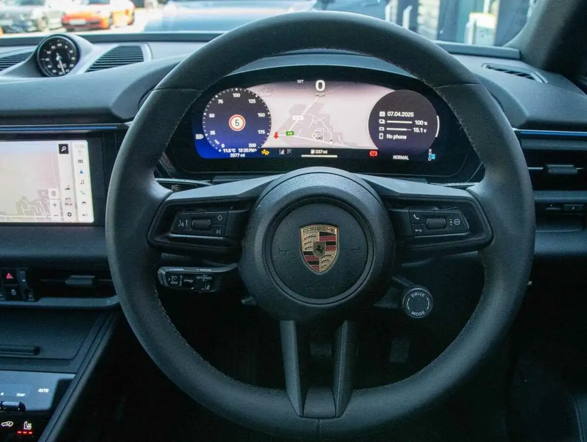2025-porsche-macan-e-electric-big-13