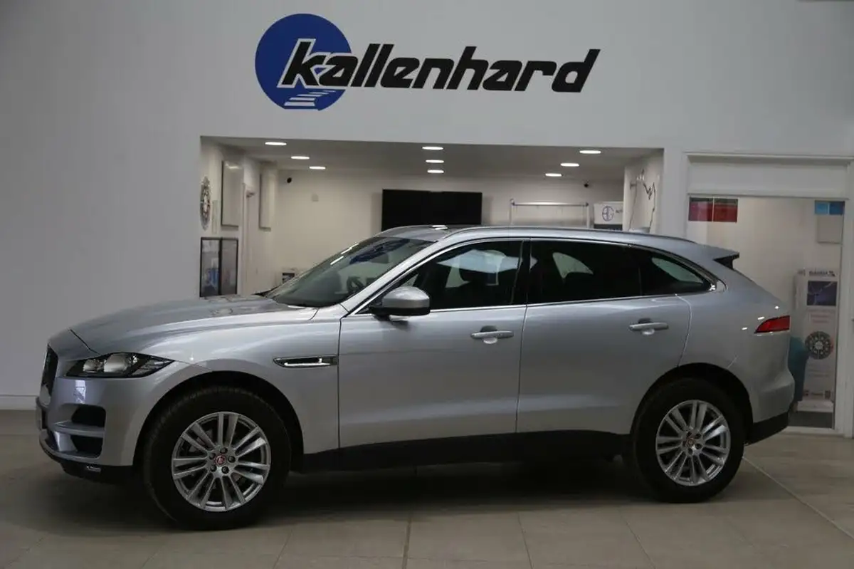 2016-jaguar-f-pace-20-i4d-portfolio-awd-auto-big-1