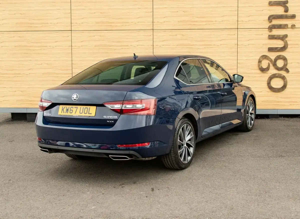 2018-skoda-superb-20-tsi-laurin-klement-280ps-4x4-ss-hatchback-big-2