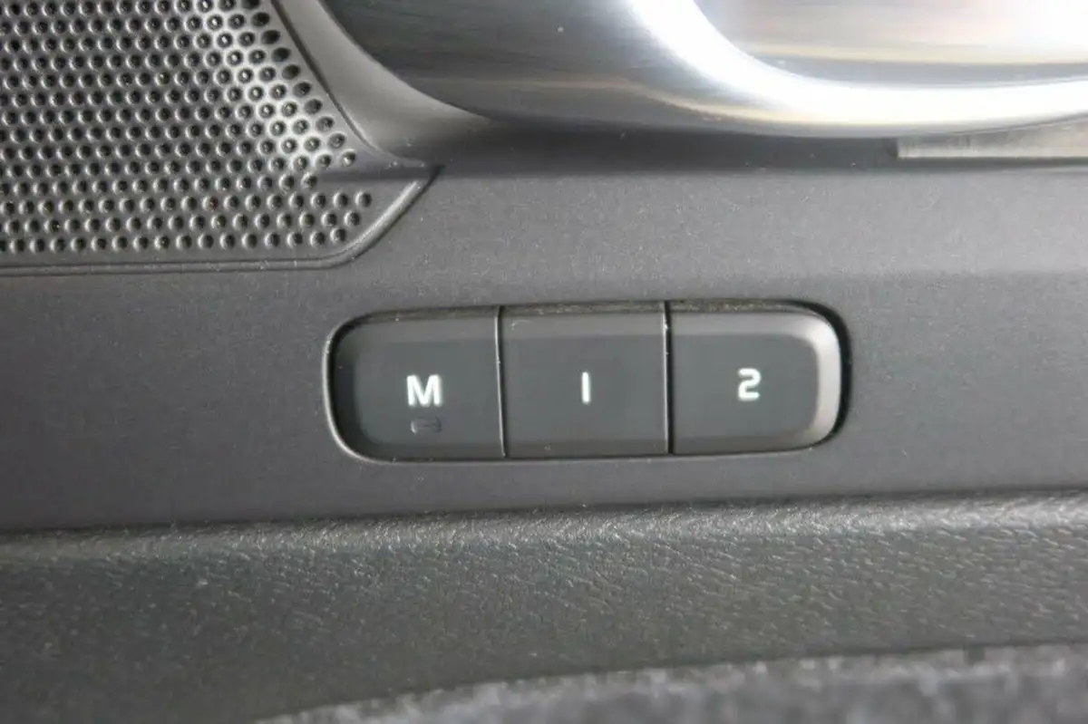 2021-volvo-xc40-15-t3-inscription-163bhp-big-17