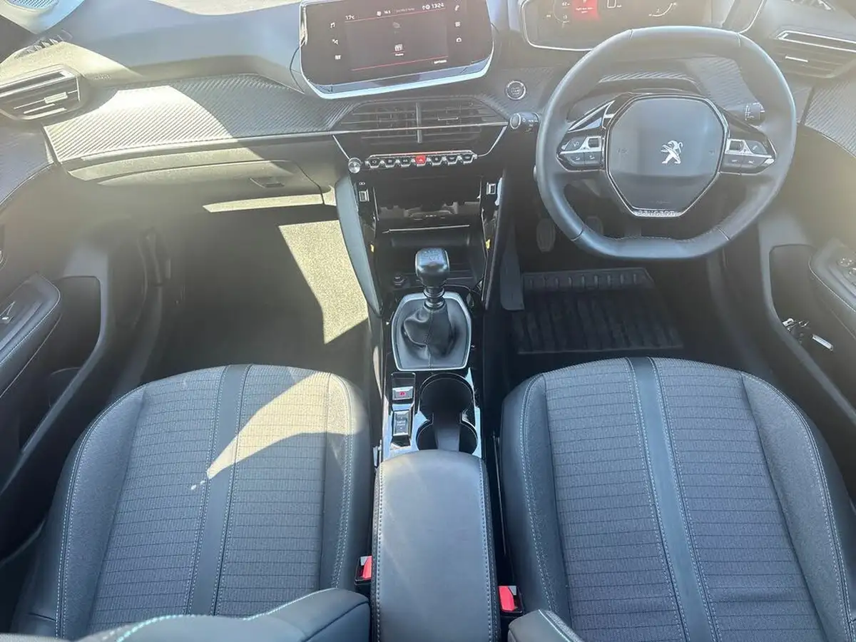 2022-peugeot-208-12-puretech-allure-premium-100bhp-big-5