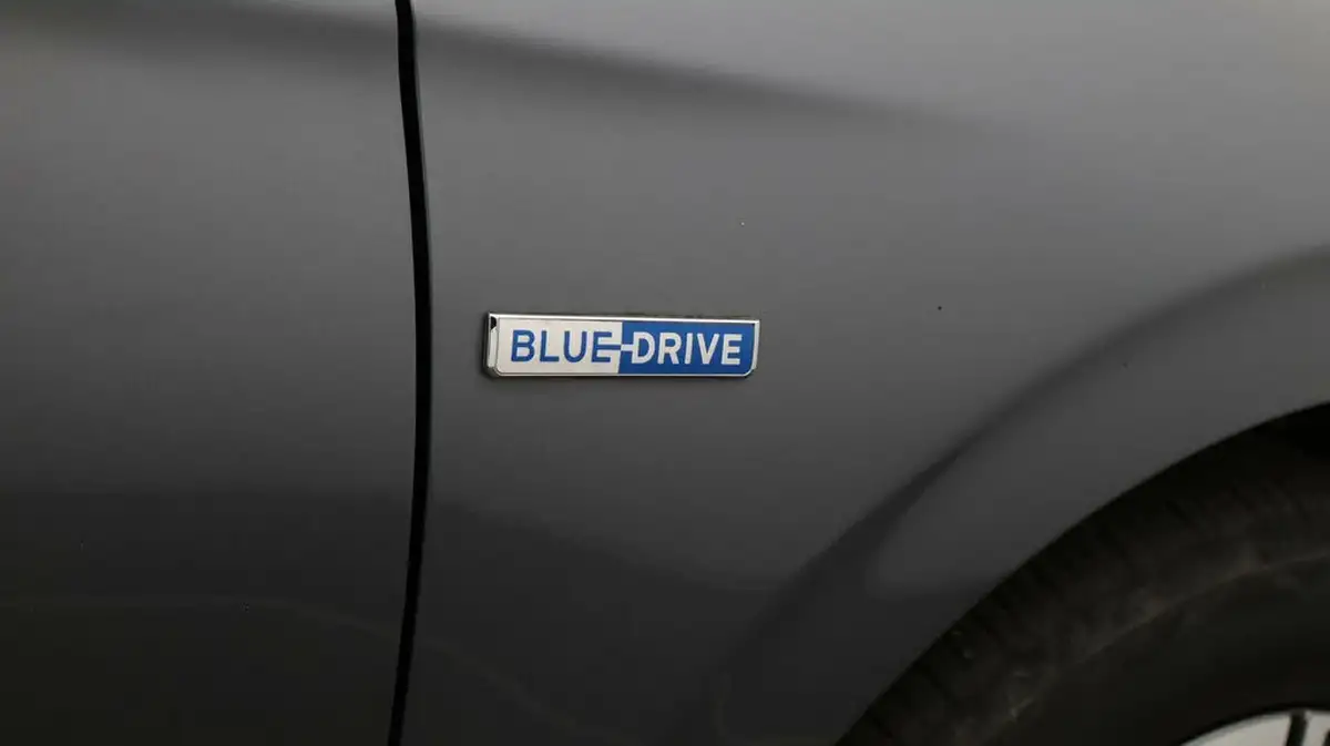 2020-hyundai-ioniq-e-premium-electric-100kw-big-22