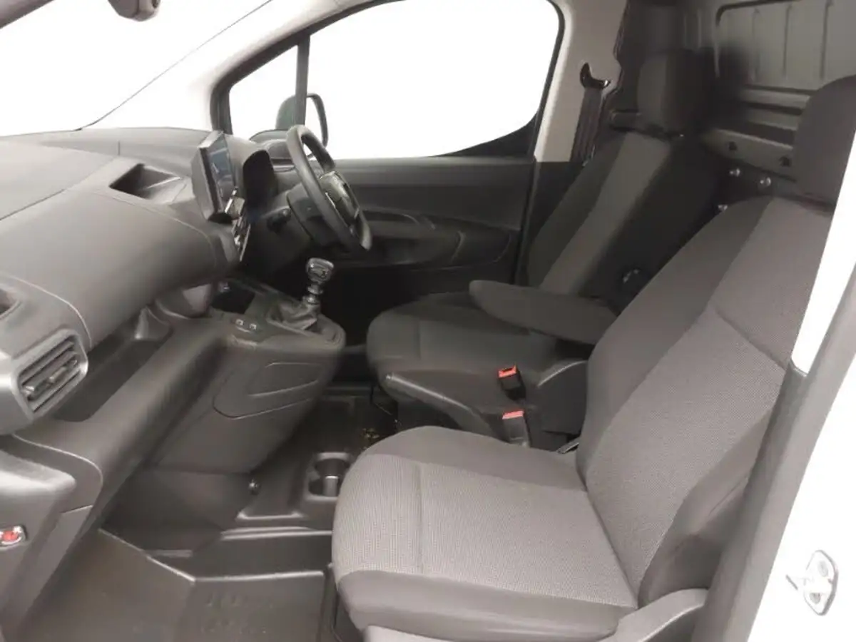 2024-citroen-berlingo-15-bluehdi-m-enterprise-100pseu6e-big-4