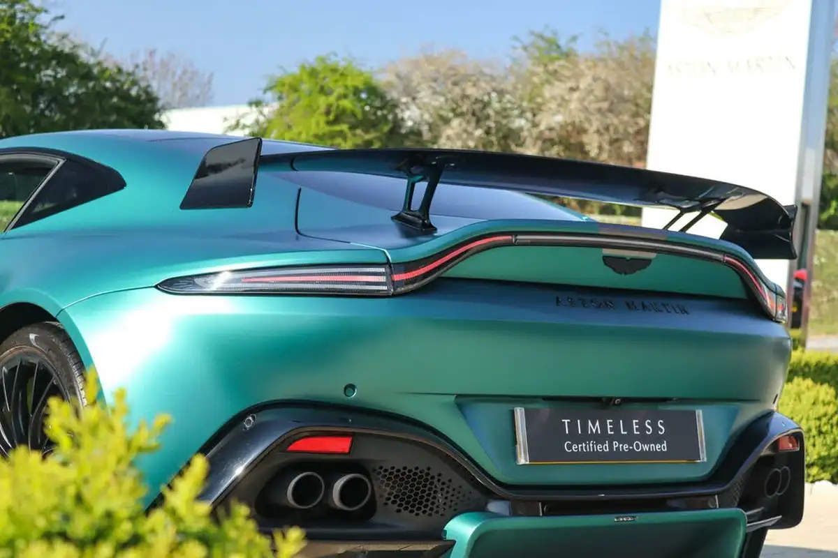 2022-aston-martin-vantage-big-17