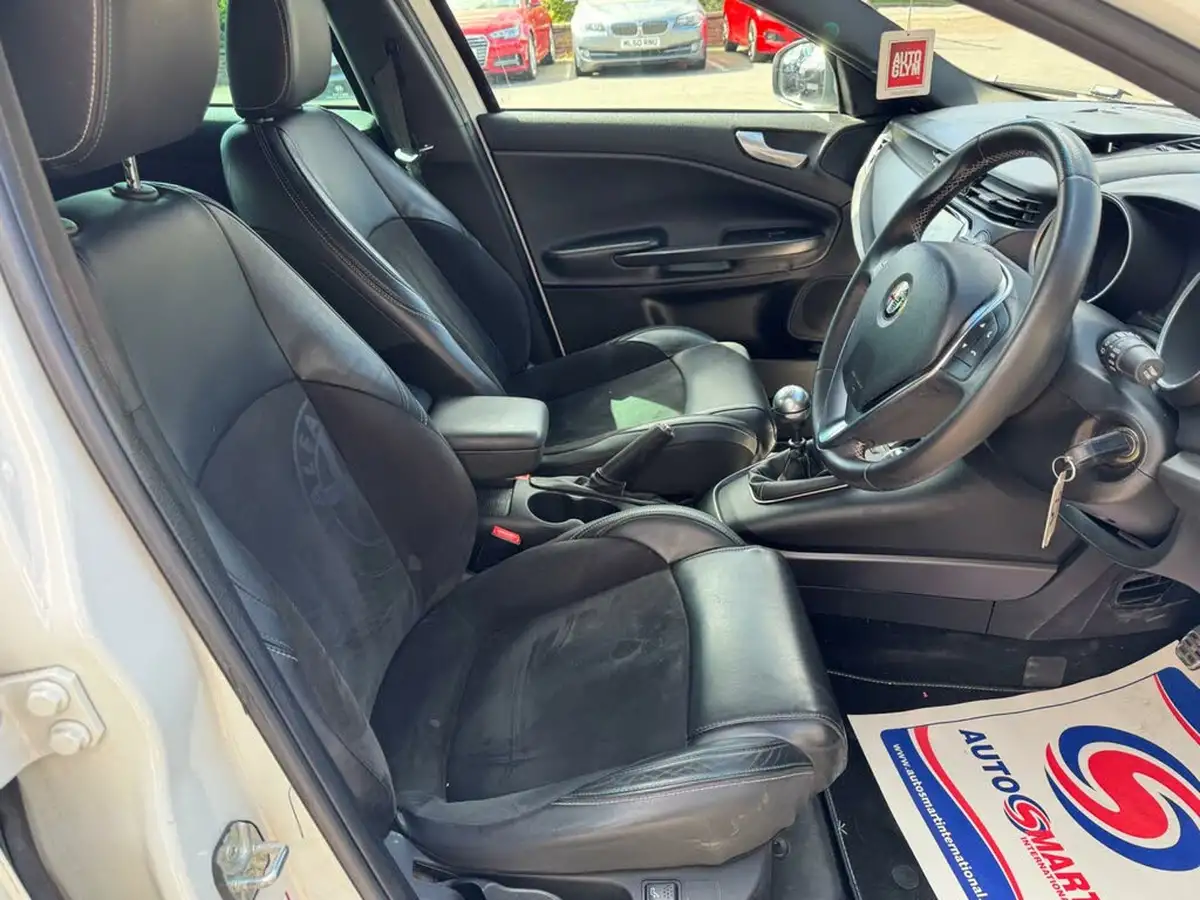 2014-alfa-romeo-giulietta-20td-sportiva-nav-big-11
