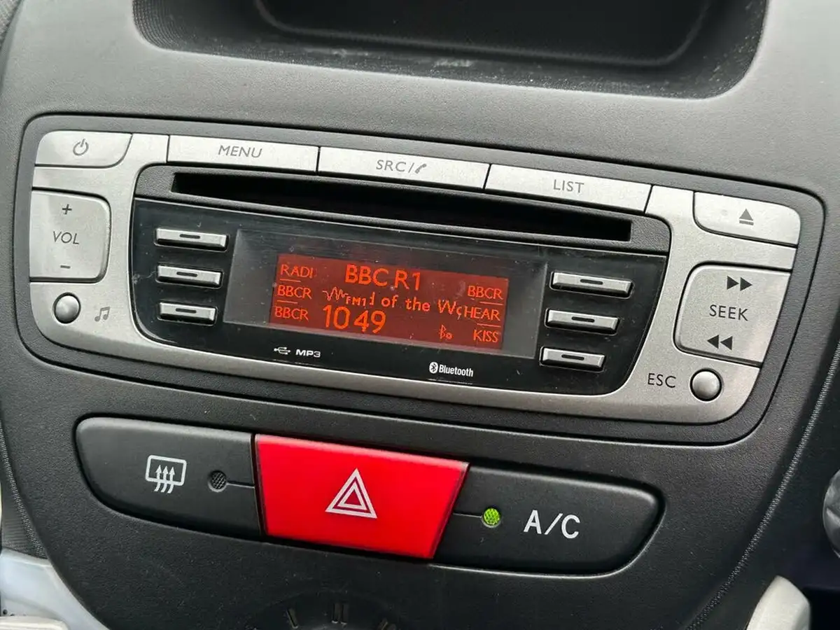 2013-toyota-aygo-10-aygo-ice-5d-big-26