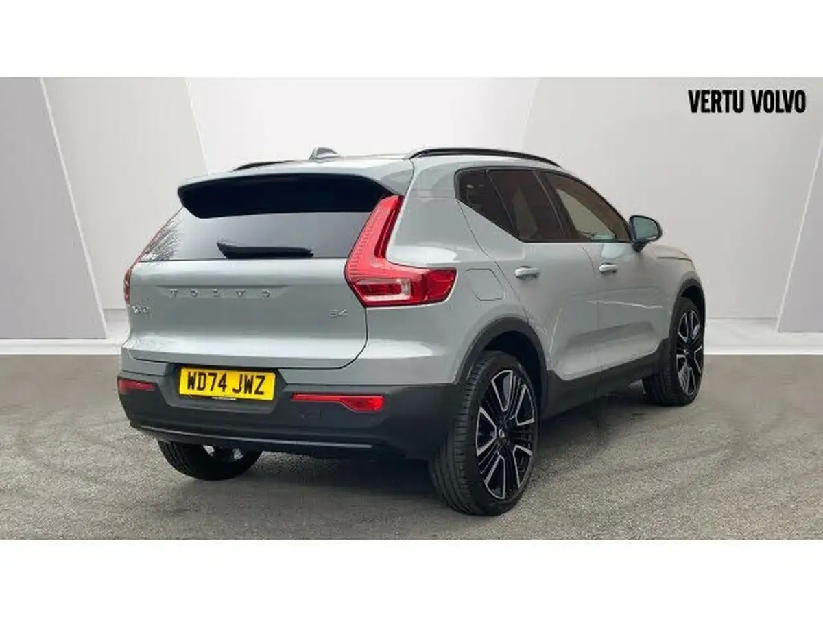 2024-volvo-xc40-20-b4-ultra-bright-big-6