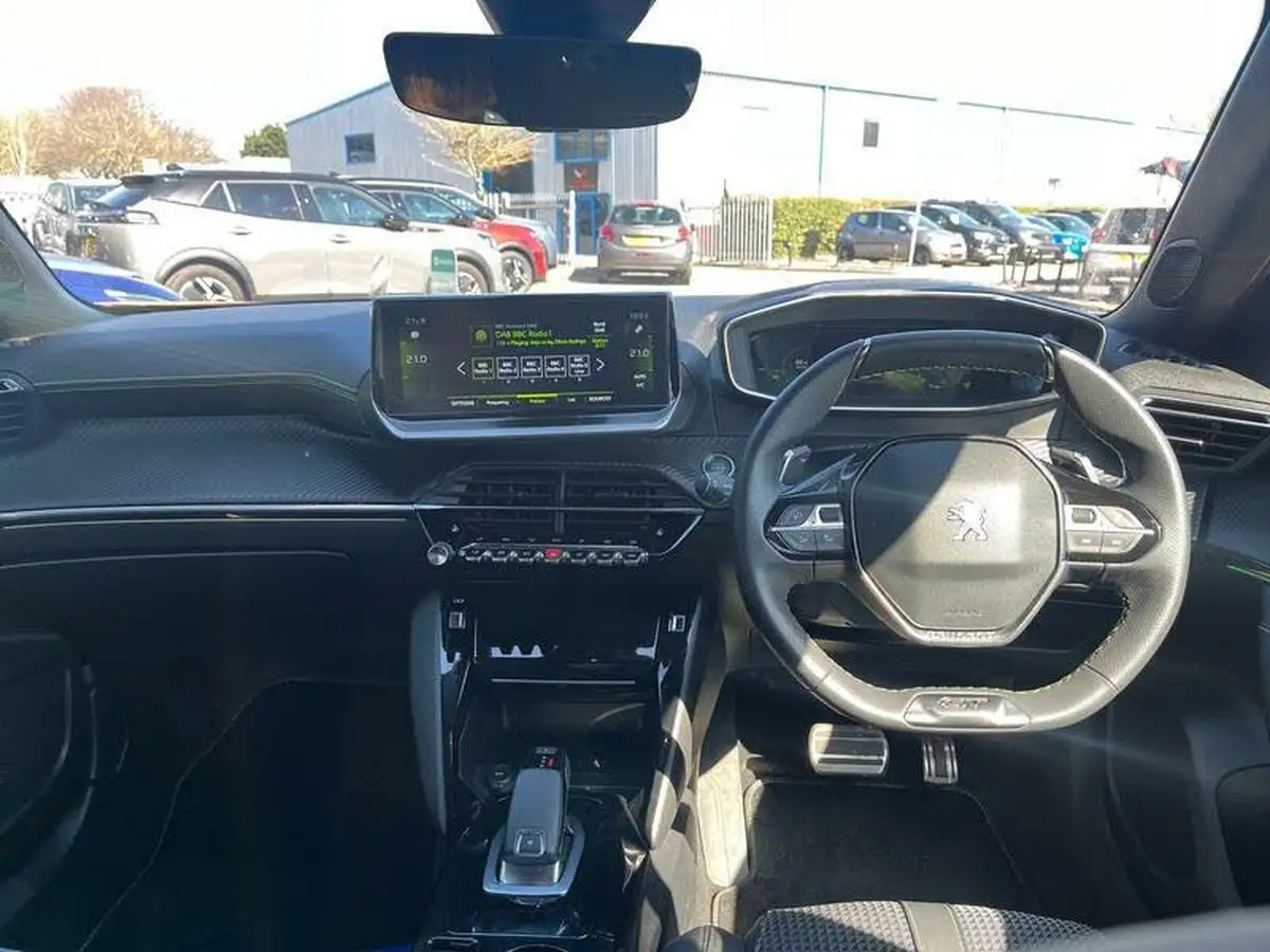 2022-peugeot-2008-suv-12-puretech-gt-eat8-big-10