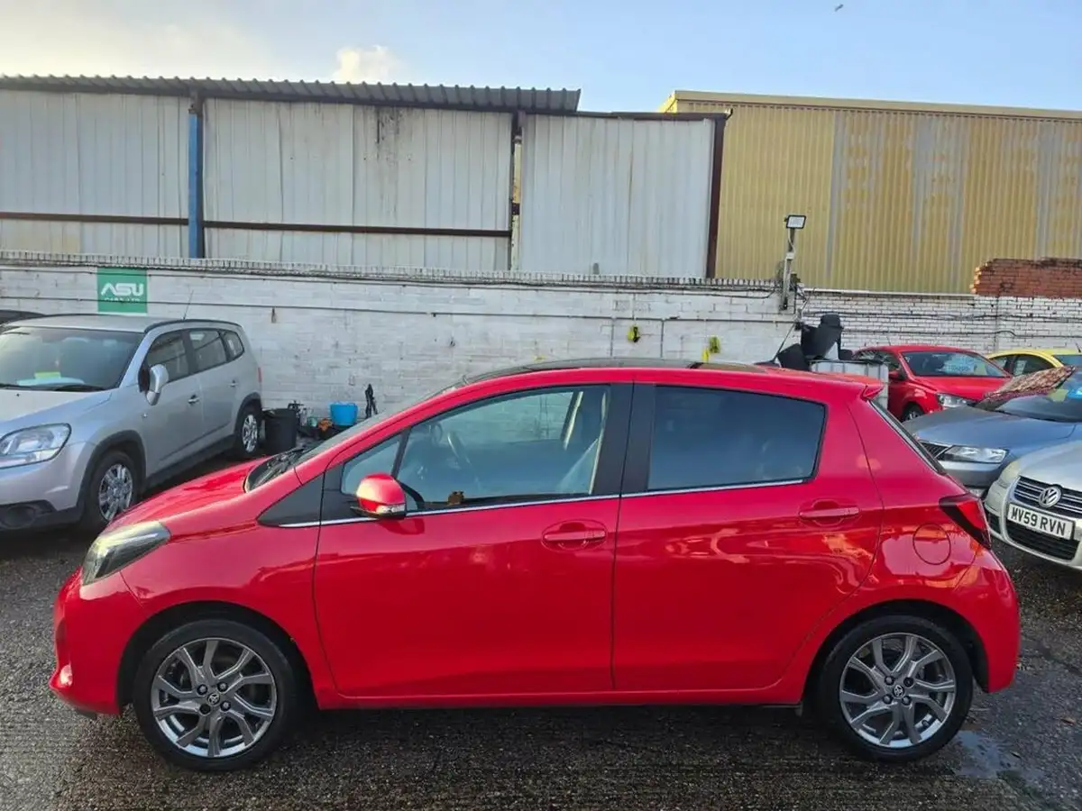 2015-toyota-yaris-133-excel-big-5