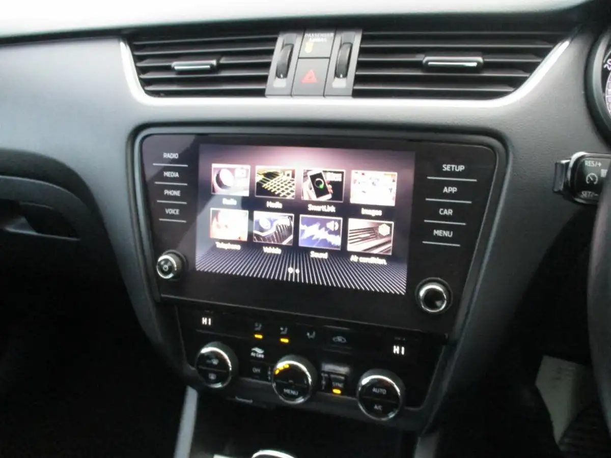 2019-skoda-octavia-15-tsi-se-estate-dsg-big-11