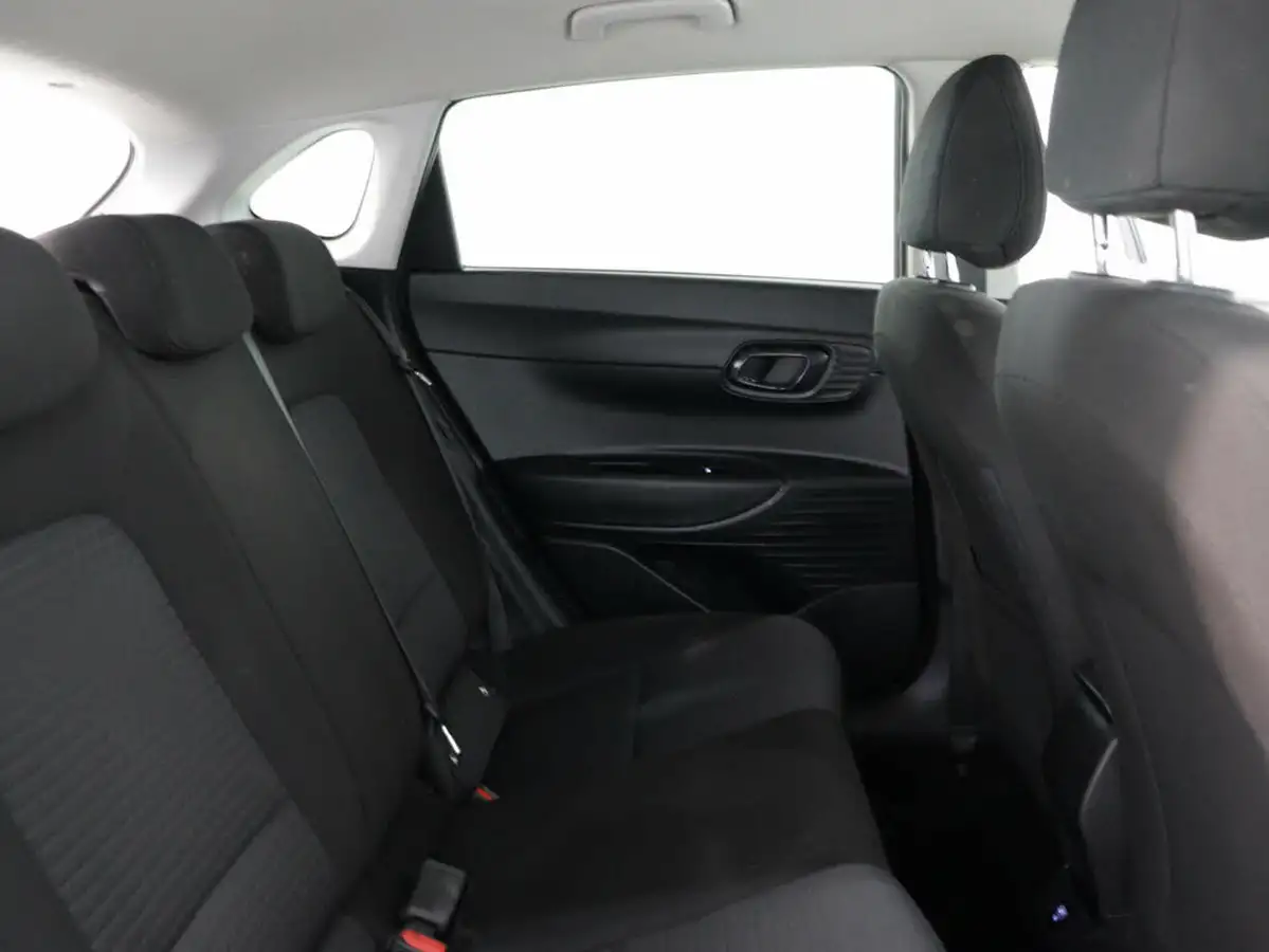 2022-hyundai-i20-10-t-gdi-premium-dct-big-38