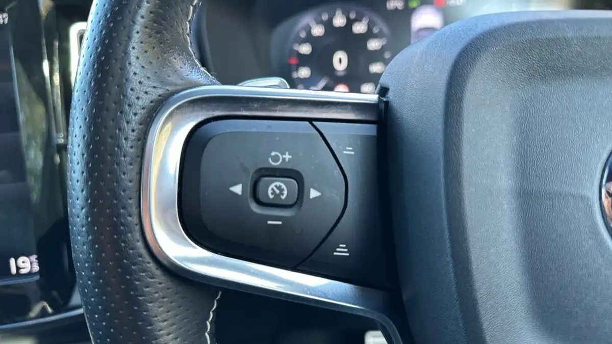 2018-volvo-xc40-20td-d4-first-edition-big-17