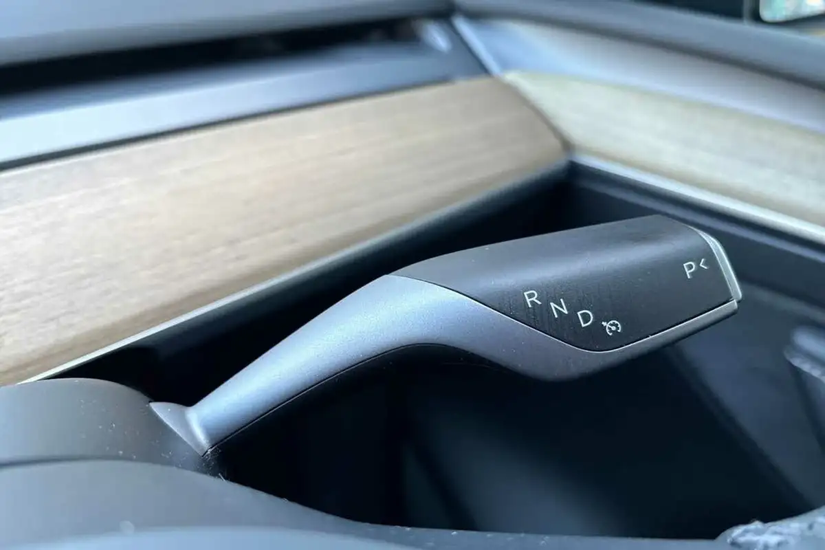 2022-tesla-model-y-e-long-range-big-30